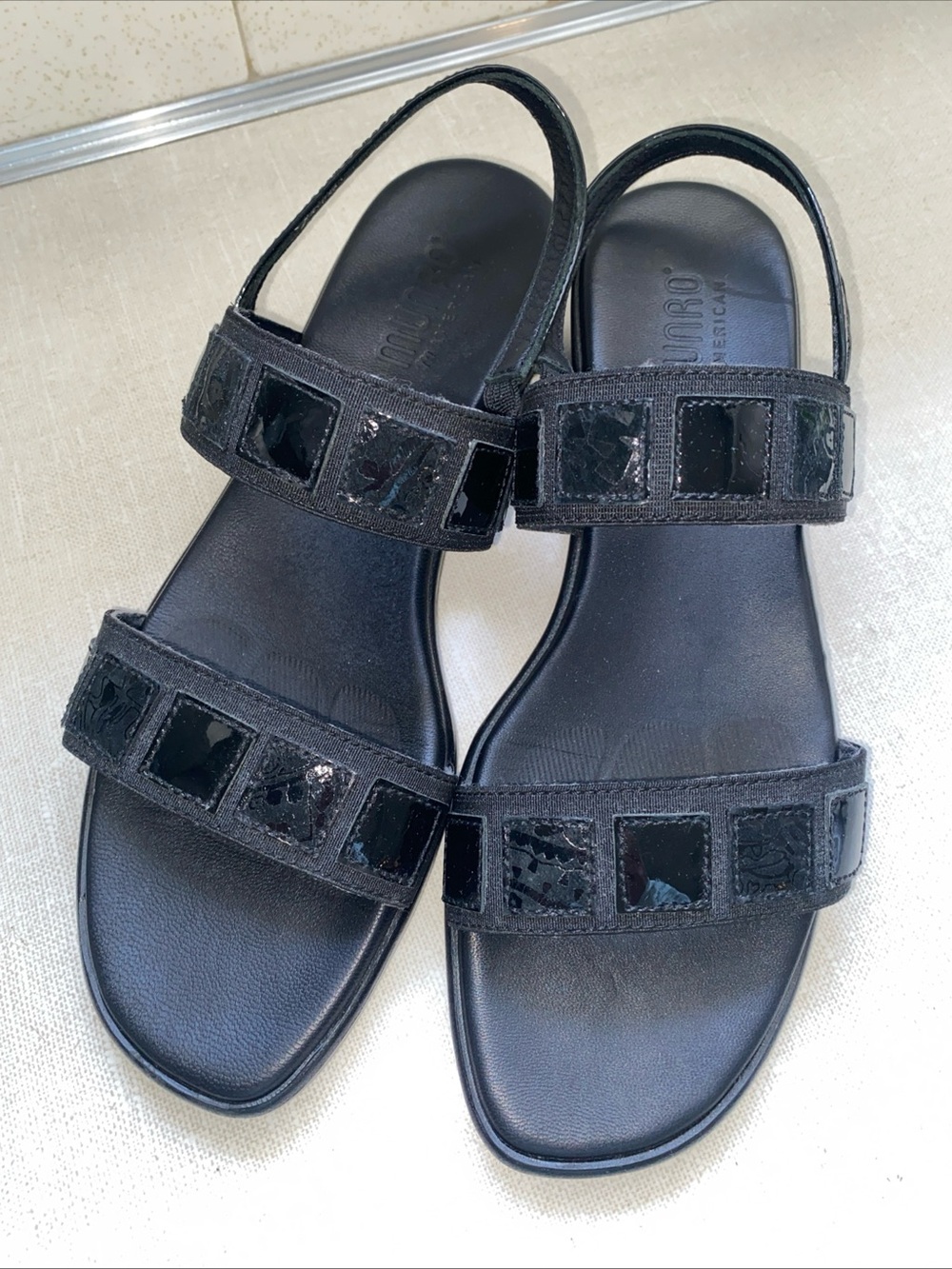 MUNRO Erin 7‎ M Black Slingback Sandals Shock Absorbing Heel
